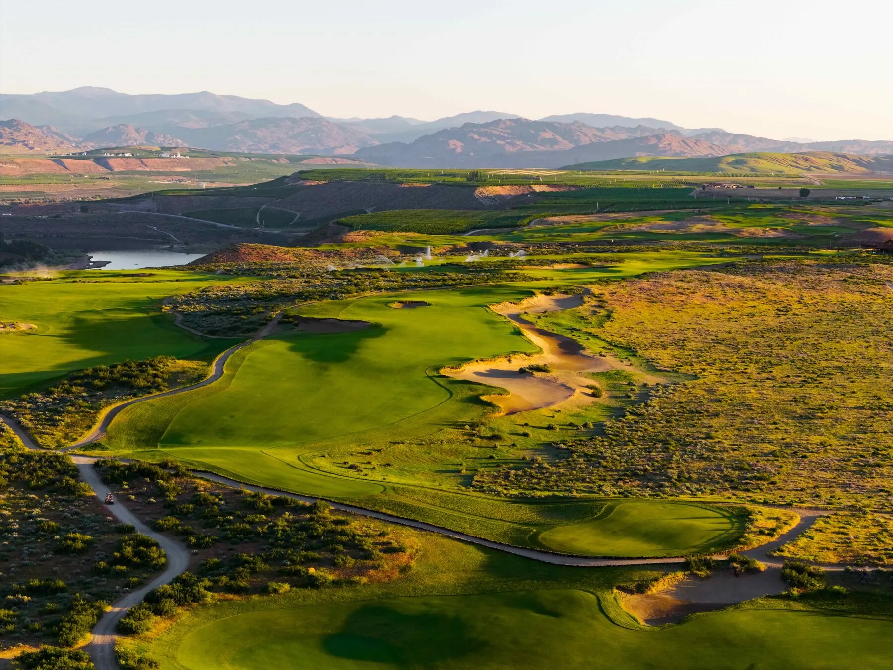 Green and bunkers at Gamble Sands