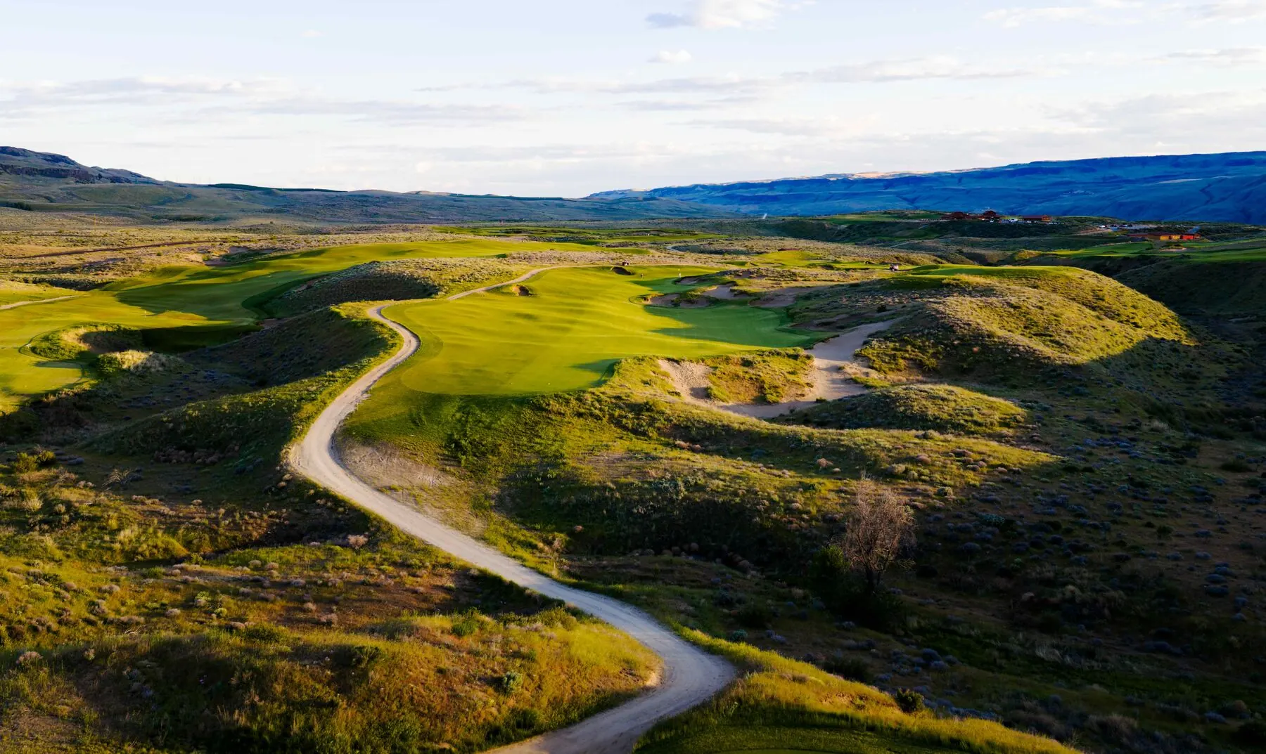 Green and bunkers at Gamble Sands