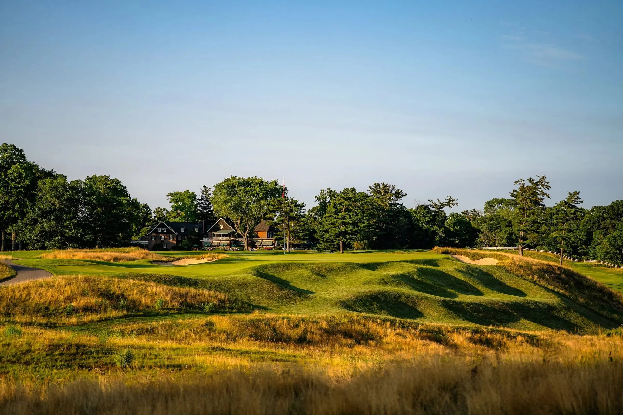 Toronto Golf Club clubhouse and green at golden hour